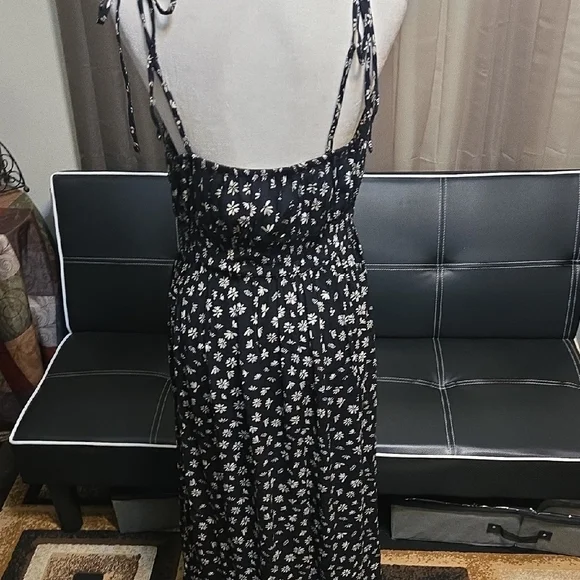 SO Dark Maxi Dress with Floral Design - Picture 6 of 6